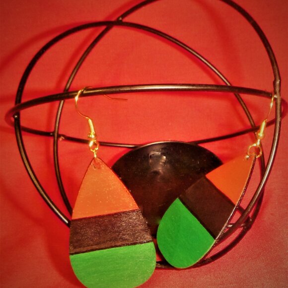 Afrocentric Earring / Wooden Earring / Handcrafted Earring / Tear Drop Earring - Picture 3 of 7